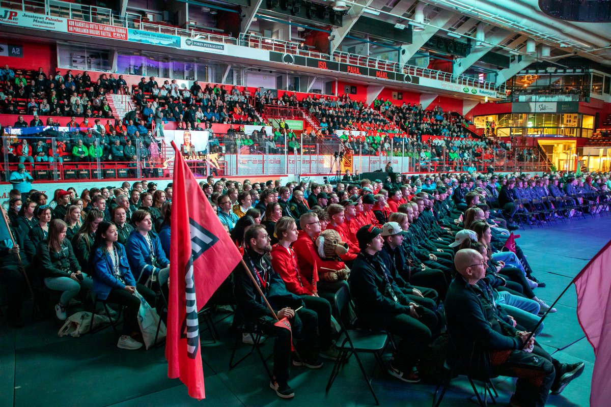 TaitajaSM's tweet photo. Fiilistellään vielä hetki eilisen avajaistunnelmia!💚💙 #työniloa #taitaja2022 https://t.co/LzMzdsfMwW