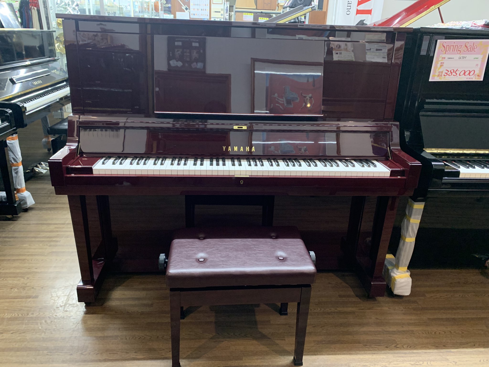 光陽堂楽器 珍しいカラーのアップライトピアノ が入荷しました Yamaha W102bs です 黒や茶色い木目の機種が多いですが 木目の見えるワインレッドカラーがおしゃれです ピアノ Yamaha ヤマハ T Co Hvxlgrcqri Twitter
