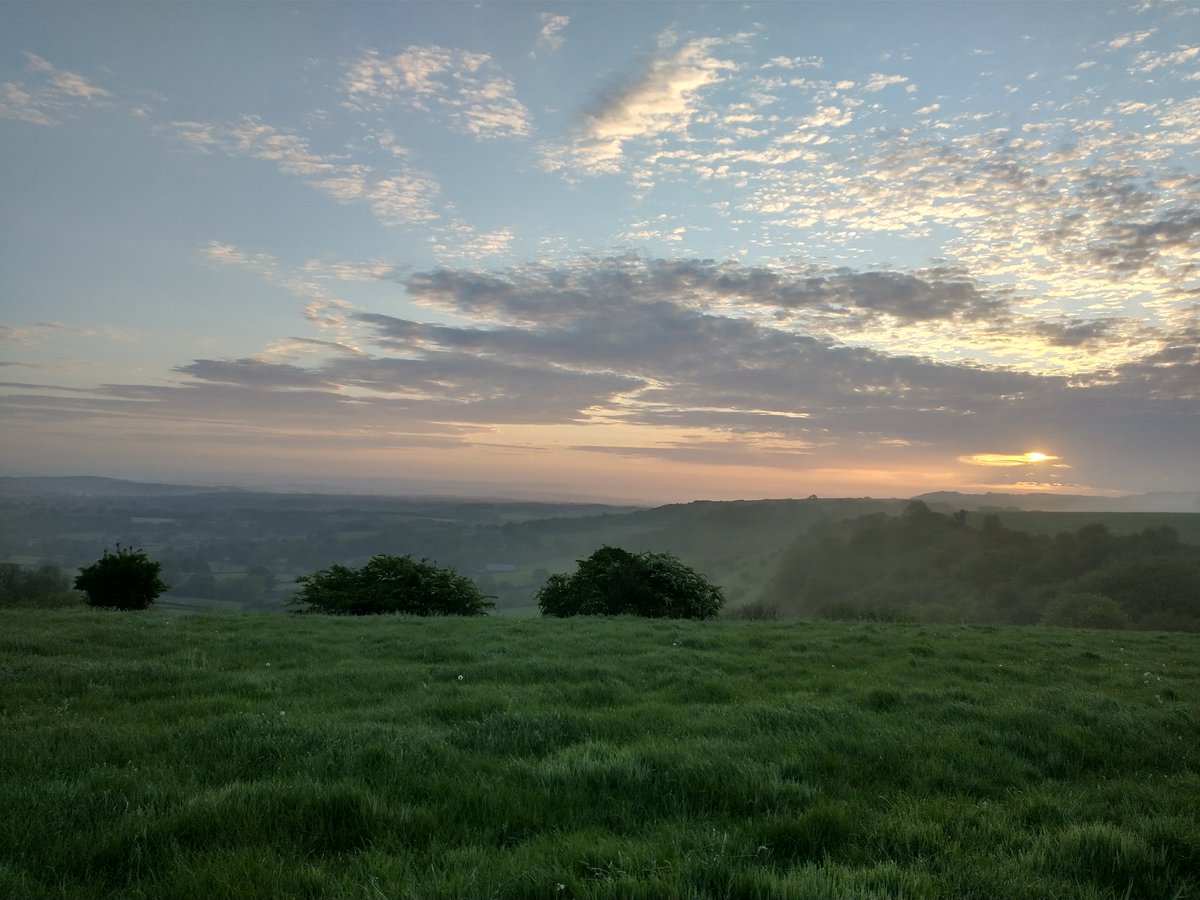 MarikoWhyte's tweet photo. Another beautiful #WestDorset #sunrise after a night of chasing #bats
#batty #research #fieldwork #radiotracking #batworker #summer https://t.co/5is8cNDmL9