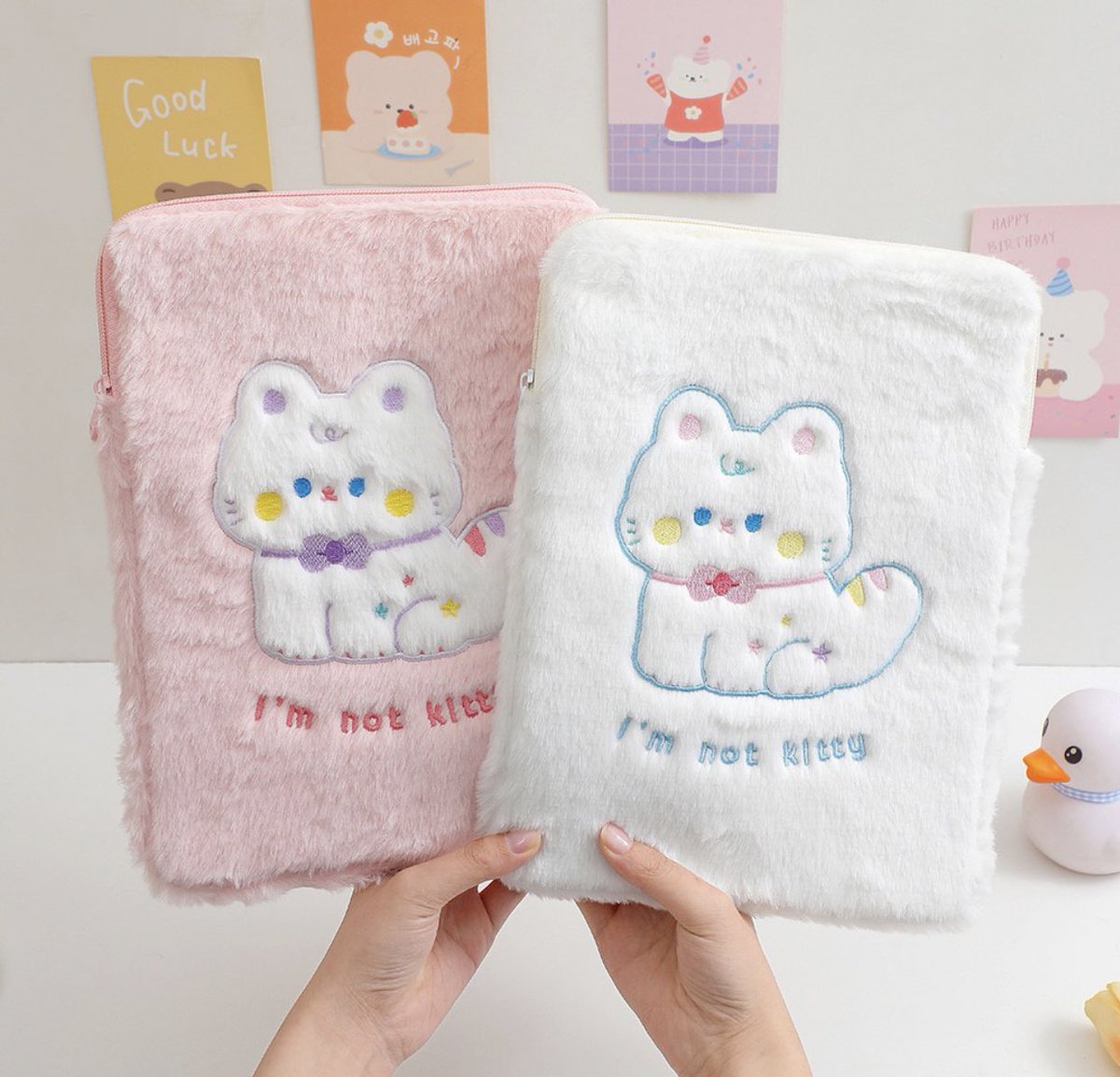 mayibeyourpers1's tweet photo. #preorder
ตอนนี้มีพร้อมส่งสีม่วง 1 ใบค่ะ (ของใหม่ มือ1)
🪄มีสี ขาว,ม่วง,ชมพู
⭐️รอของ 10-14 วัน ของจริงน่ารักมากค่า 🛼ขนนุ่มๆ22x29 cm
🎀ราคา 150 บาท ค่าส่ง flash 35 🩰💖
#กระเป๋าใส่ไอแพด #ส่งต่อเครื่องเขียน #ส่งต่อเสื้อผ้ามือสอง
#bentoy #กระเป๋าไอแพด #กระเป๋า #กระเป๋าไอแพด https://t.co/BC1UqZAUL7