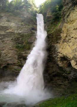 STMediaCH's tweet photo. Eine Wasserdusche gefällig!
Wie wärs mit dem 120 Meter hohen und gischtsprühenden #Reichenbachfall bei #Meiringen!
Für alle #SherlockHolmes-Fans die ultimative Pilgerstätte! Mit 1899er - Nostalgiebahn erreichbar!
@JungfrauRegion @madeinbern
https://t.co/IoA1fw3VDs https://t.co/gFrHnGM32I