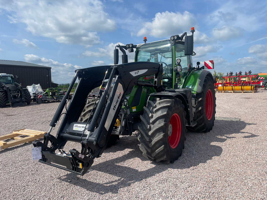 Quicke_UK's tweet photo. Quicke Q6M front loader fitted by AOLFS to a Fendt 720 at R W Crawfords.

#quickeloaders #fendt #rwcrawfords #frontloaders #tractors https://t.co/taLRfCQJZ0