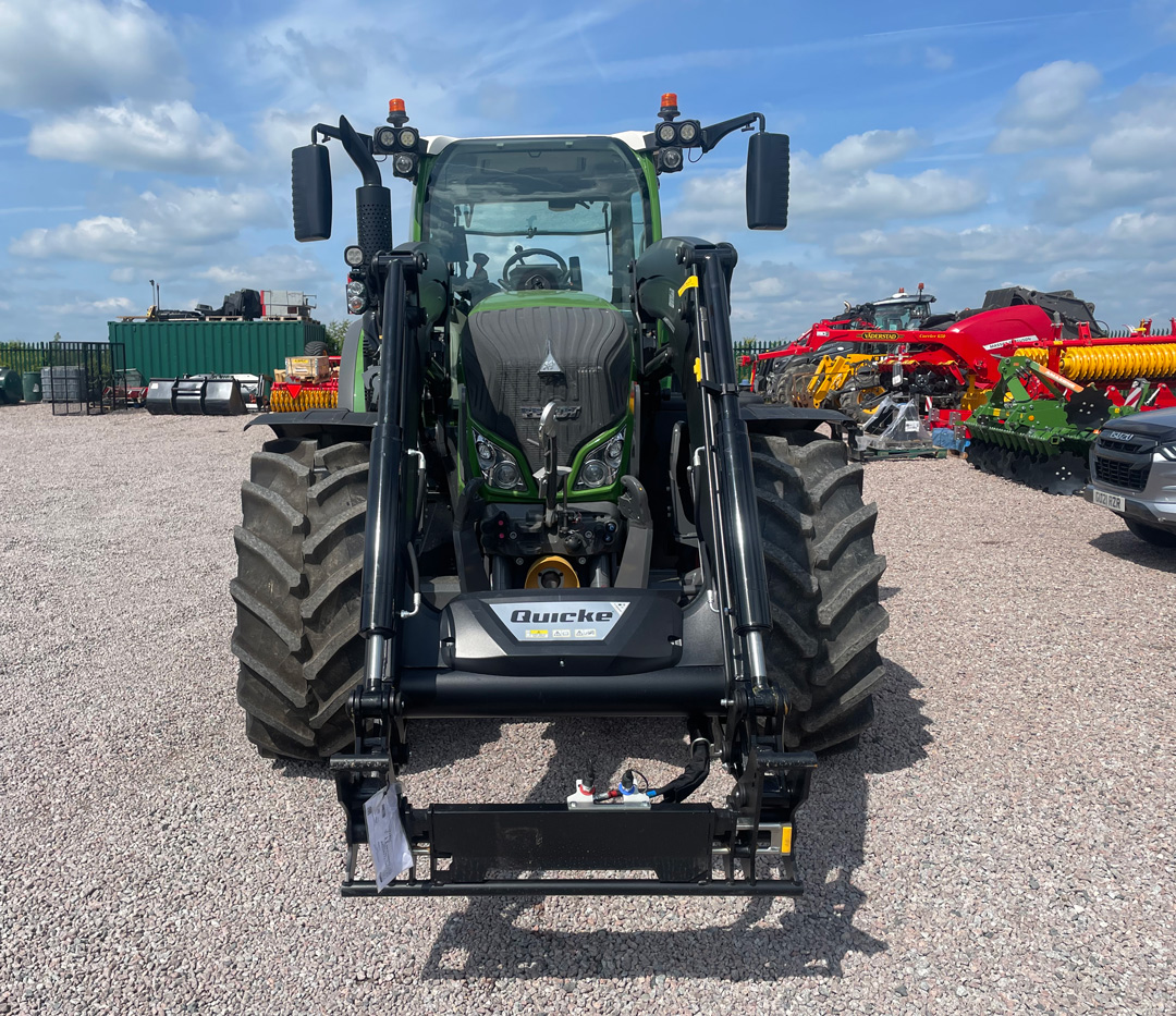 Quicke_UK's tweet photo. Quicke Q6M front loader fitted by AOLFS to a Fendt 720 at R W Crawfords.

#quickeloaders #fendt #rwcrawfords #frontloaders #tractors https://t.co/taLRfCQJZ0