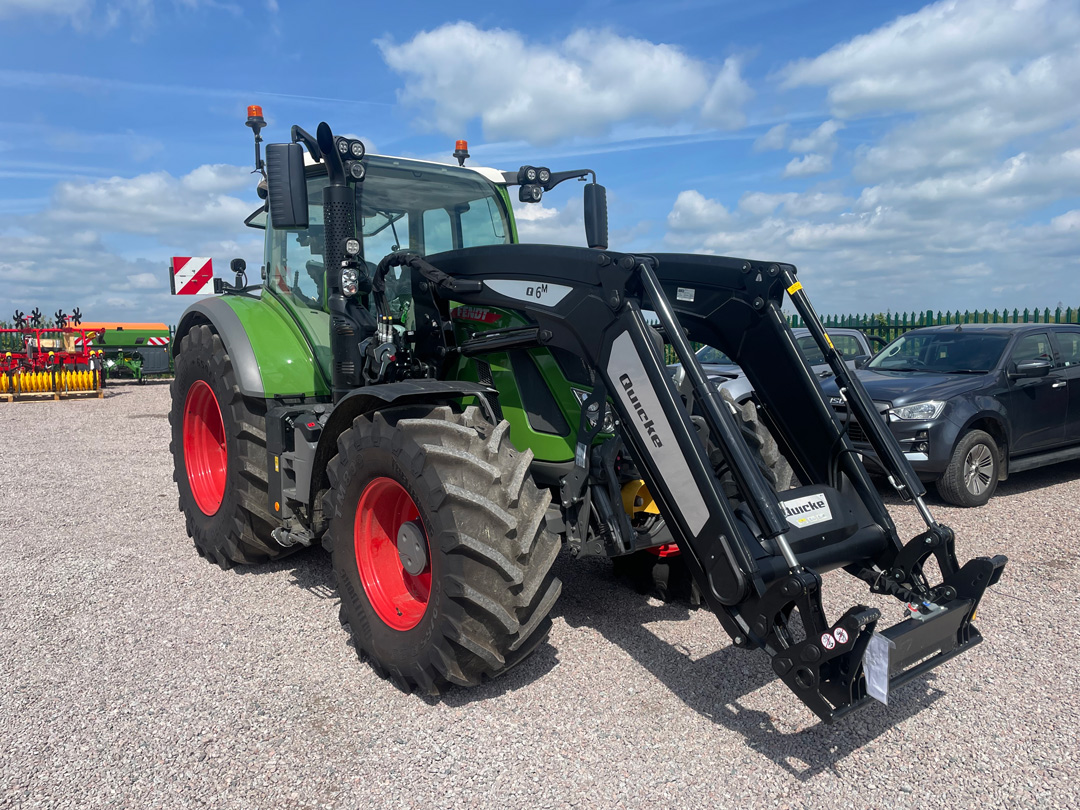 Quicke_UK's tweet photo. Quicke Q6M front loader fitted by AOLFS to a Fendt 720 at R W Crawfords.

#quickeloaders #fendt #rwcrawfords #frontloaders #tractors https://t.co/taLRfCQJZ0