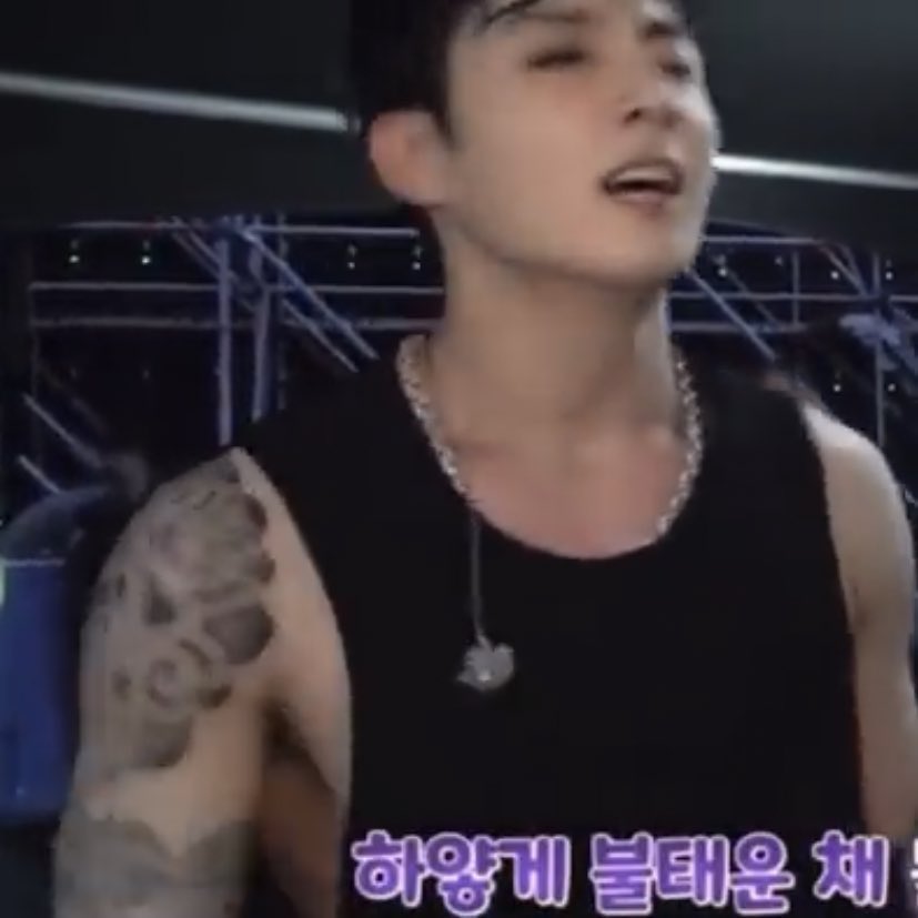 rockstarJKK's tweet photo. ARMS? TATTOOS? OH MY GOD? https://t.co/6MUSxNOTcu
