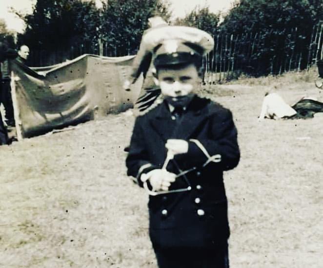 L0Lly155's tweet photo. Had to nick this pic off my sister @SilksK2R it’s a corker of @A_Shankly_Boy in his musical days. He always says what a great musician he is (at playing the triangle) https://t.co/JXXSLepOH1