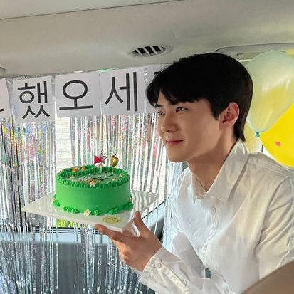 sehuntier's tweet photo. sehun need to do this again 🥹🥹 https://t.co/ekiAIslfnK