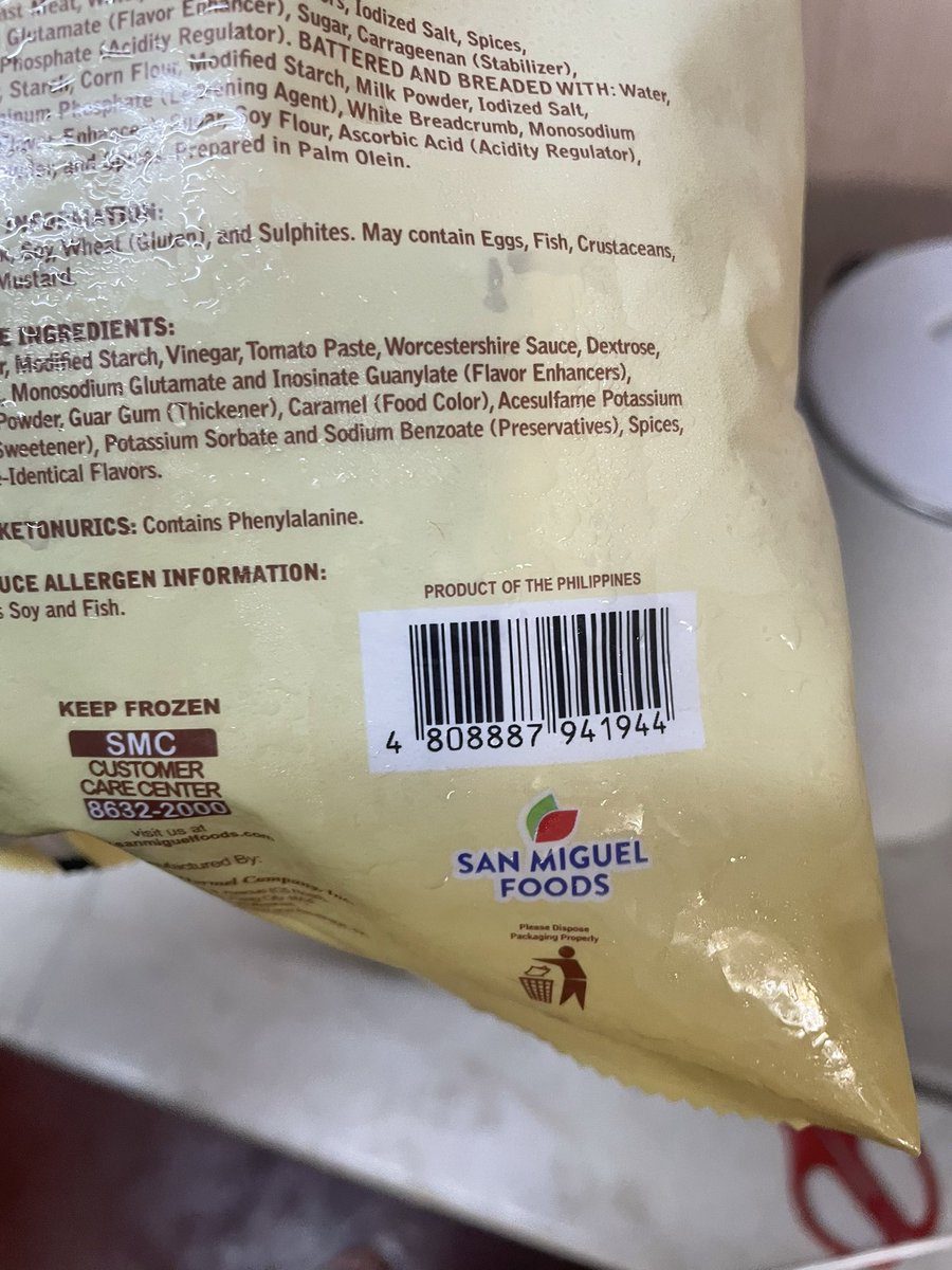 IRaiseEL's tweet photo. @PurefoodsPH what kind of joke is this? Your nuggets are my kids’ favorite and I open up a bag to see these moldy pieces, you planning to make kids sick? #rottenfood #moldy #foodporn https://t.co/Wxqslb8RXt