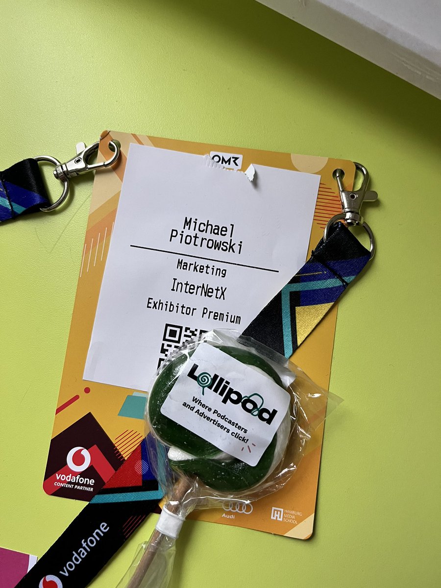 Läuft bei mir: Erster Abend und erstes Goodie abgestaubt. Danke <a href="/gloeckler/">Philipp Gloeckler</a> für den starken Abend und den <a href="/Lollipod_de/">🍭🎧 Lollipod</a> 🍭 Jetzt kann die #OMR22 starten.