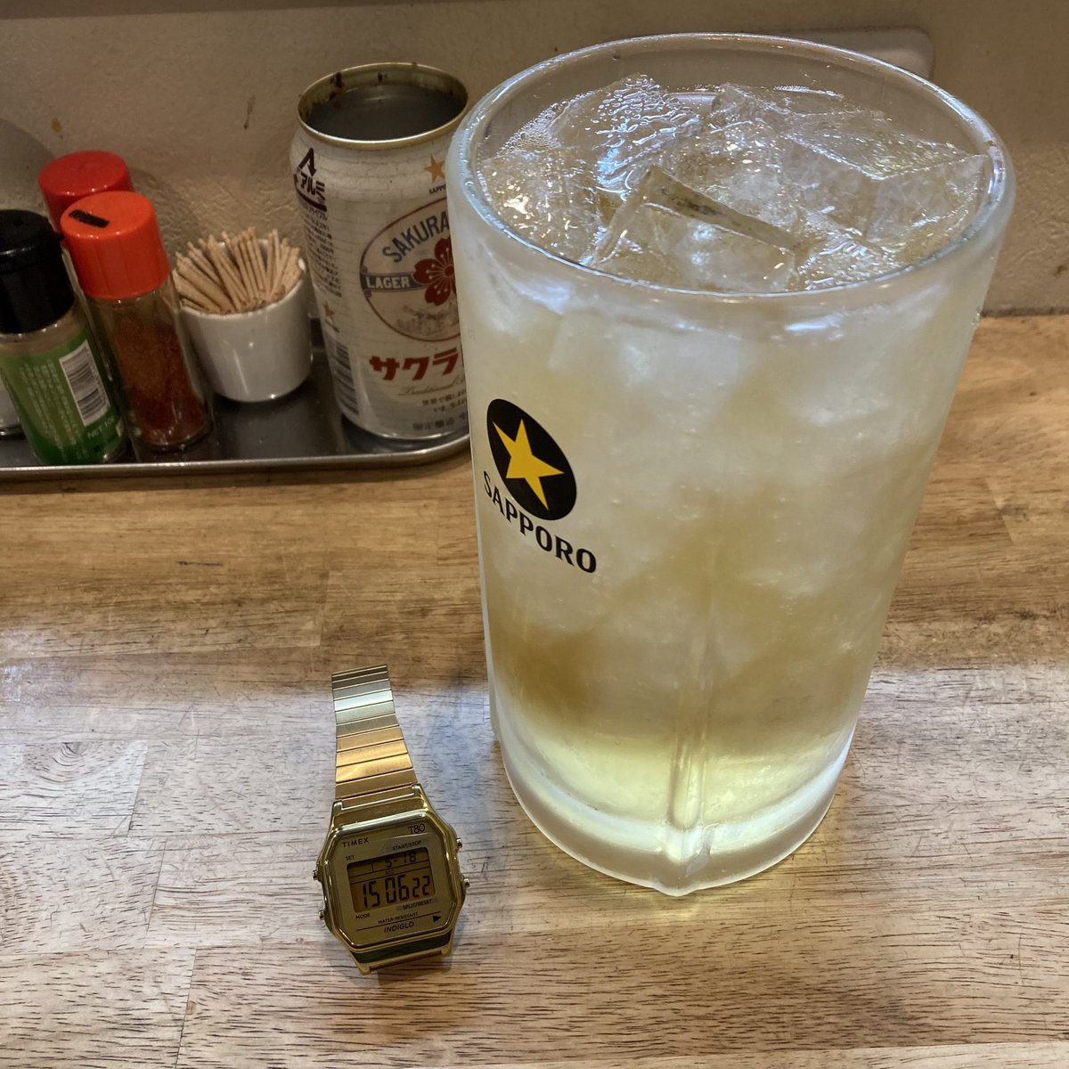 Miyoshikun_oshi's tweet photo. 15時になりましたー！
オヤツの時間だよー！
今日もお先にカンパ〜イ🍻
＃オヤツ
＃ハイボール
＃TIMEXT80 https://t.co/JJCxTLKP6R