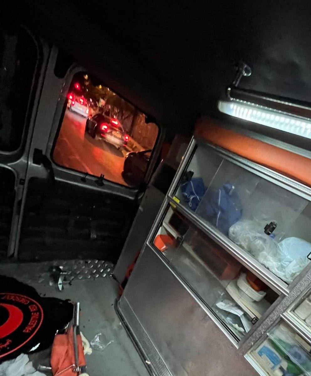 SYRedCrescent's tweet photo. We show our solidarity with @PalestineRCS volunteers who are always at the forefront of every emergency. 
it is the responsibility of the parties according to the IHL to protect the civilians, specifically under the principals of distinction and proportionality https://t.co/kDxdSVc5yD