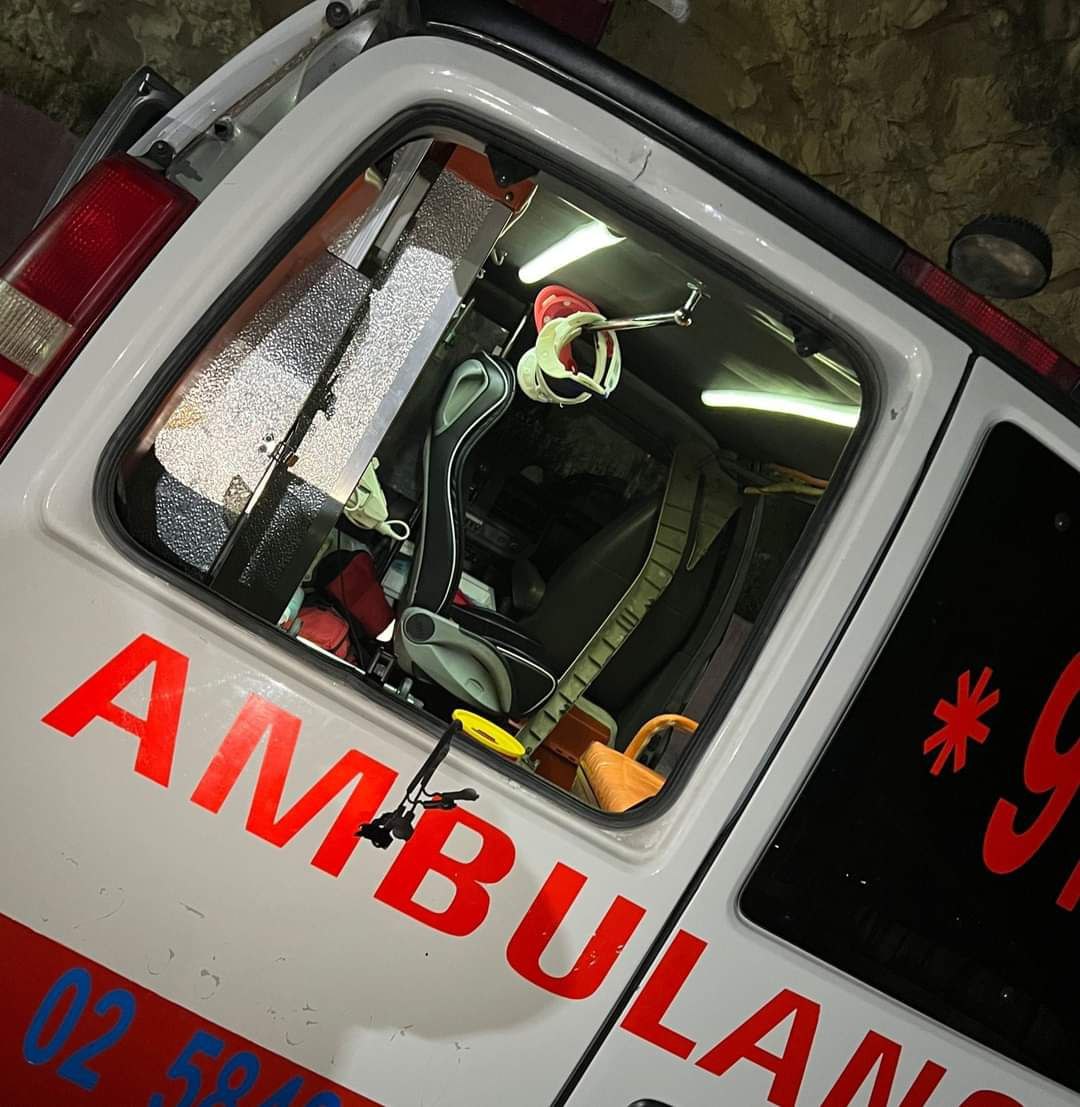 SYRedCrescent's tweet photo. We show our solidarity with @PalestineRCS volunteers who are always at the forefront of every emergency. 
it is the responsibility of the parties according to the IHL to protect the civilians, specifically under the principals of distinction and proportionality https://t.co/kDxdSVc5yD