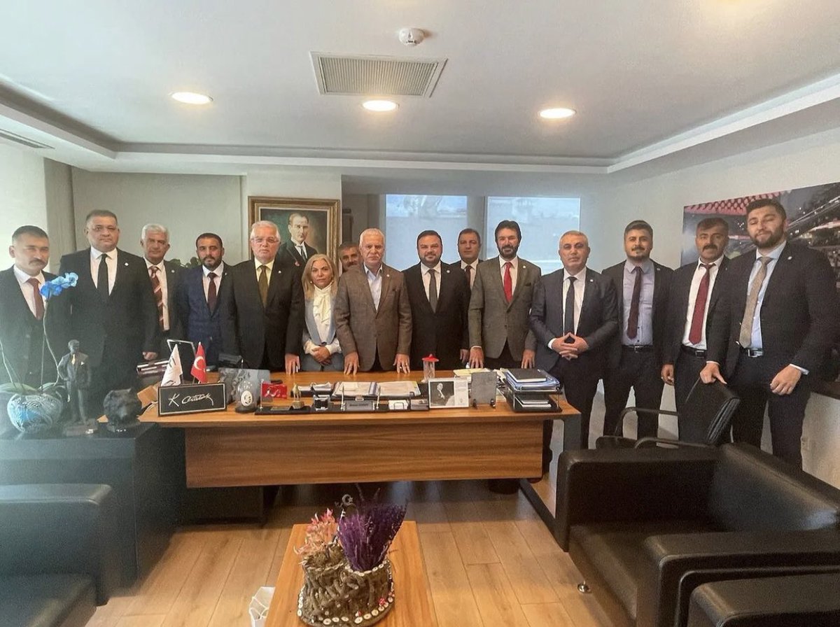 Çaya %43,
şekere %20,
kahveye %21,
süt ve süt ürünlerine %33,
LPG'ye 40 kuruş,
benzine 1,68 TL,
sigaraya ve bir çok ürüne #zam üstüne #ZamGeldi

İktidara ve yandaşlarına göre ekonomide her şey yolunda;
zamlardan bunalan milletin canı burnundaymış kimin umurunda?
#YazıklarOlsun