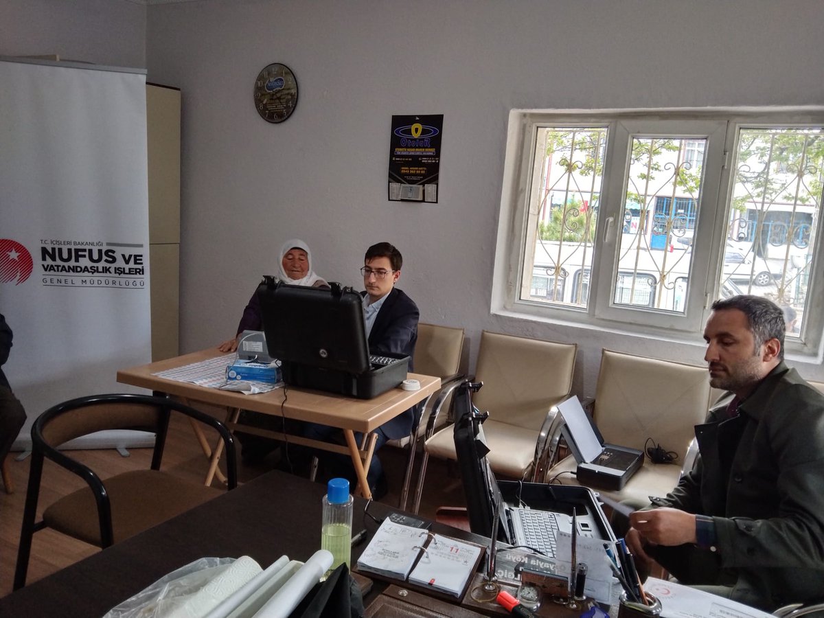 MerkezNufus's tweet photo. Yaşları itibariyle Müdürlüğümüze gelemeyecek durumda olan Nevşehir/Merkez Özyayla Köyümüzde ikamet eden 27 büyüğümüzün T.C.K. Kartı başvuruları ve hayır duaları adreste Nüfus hizmeti kapsamında alınmıştır.@sefikaygol @nevsehirvalilik @IlNevsehir @EkiciLafc https://t.co/hNSoFBITwz