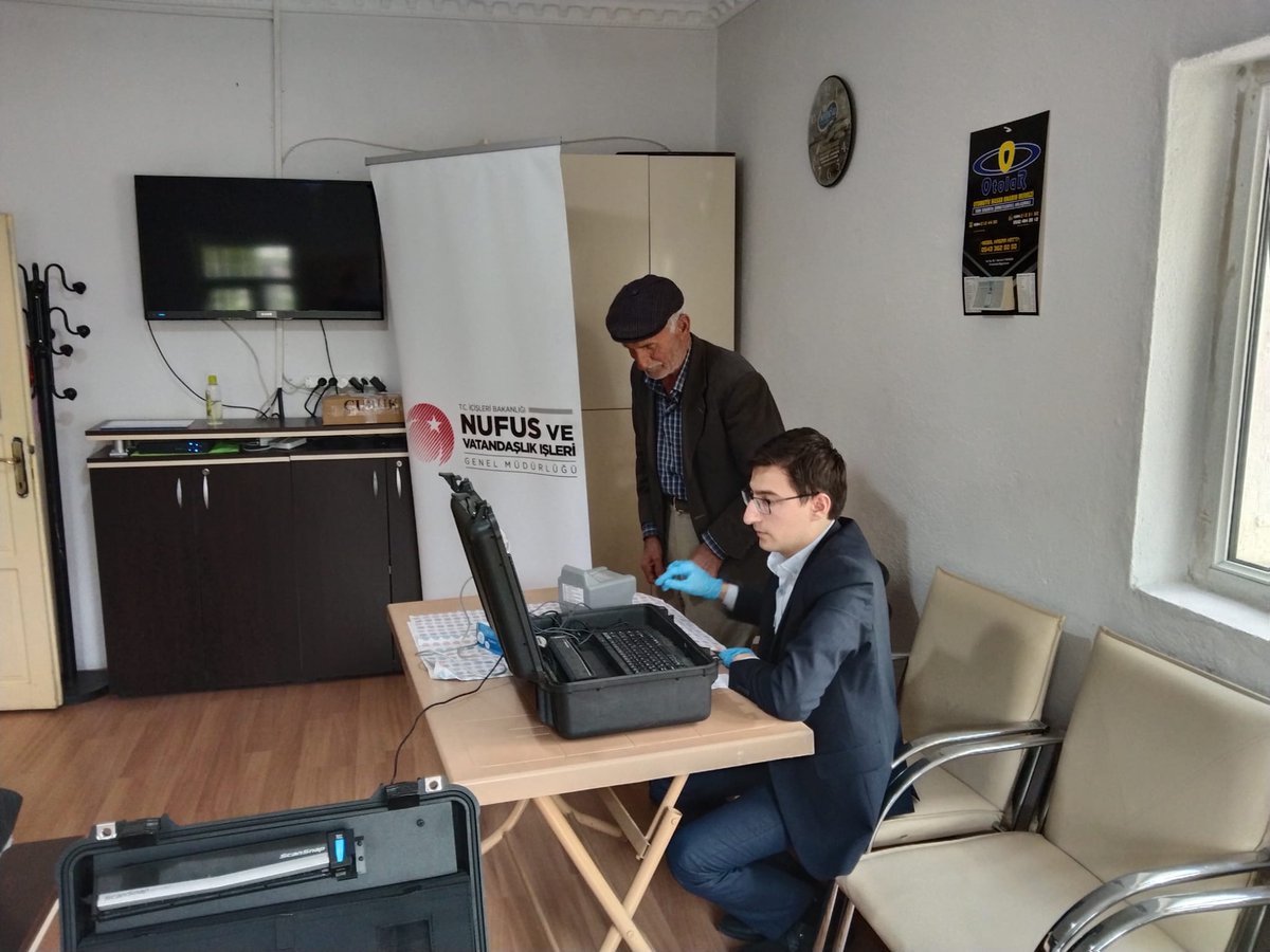 MerkezNufus's tweet photo. Yaşları itibariyle Müdürlüğümüze gelemeyecek durumda olan Nevşehir/Merkez Özyayla Köyümüzde ikamet eden 27 büyüğümüzün T.C.K. Kartı başvuruları ve hayır duaları adreste Nüfus hizmeti kapsamında alınmıştır.@sefikaygol @nevsehirvalilik @IlNevsehir @EkiciLafc https://t.co/hNSoFBITwz