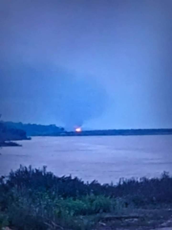 miN13700's tweet photo. [1/2]After 1 of their 3 warships sailing along Irrawaddy River from Mandalay, was attacked on May16, junta troops who stormed AyeKyun vlg in Madaya tsp on May14, torched &amp; destroyed homes &amp;motorboats in vlgs on river banks&amp; reinforced troops by land route
#WhatsHappeninglnMyanmar https://t.co/ssbvBYpKsy