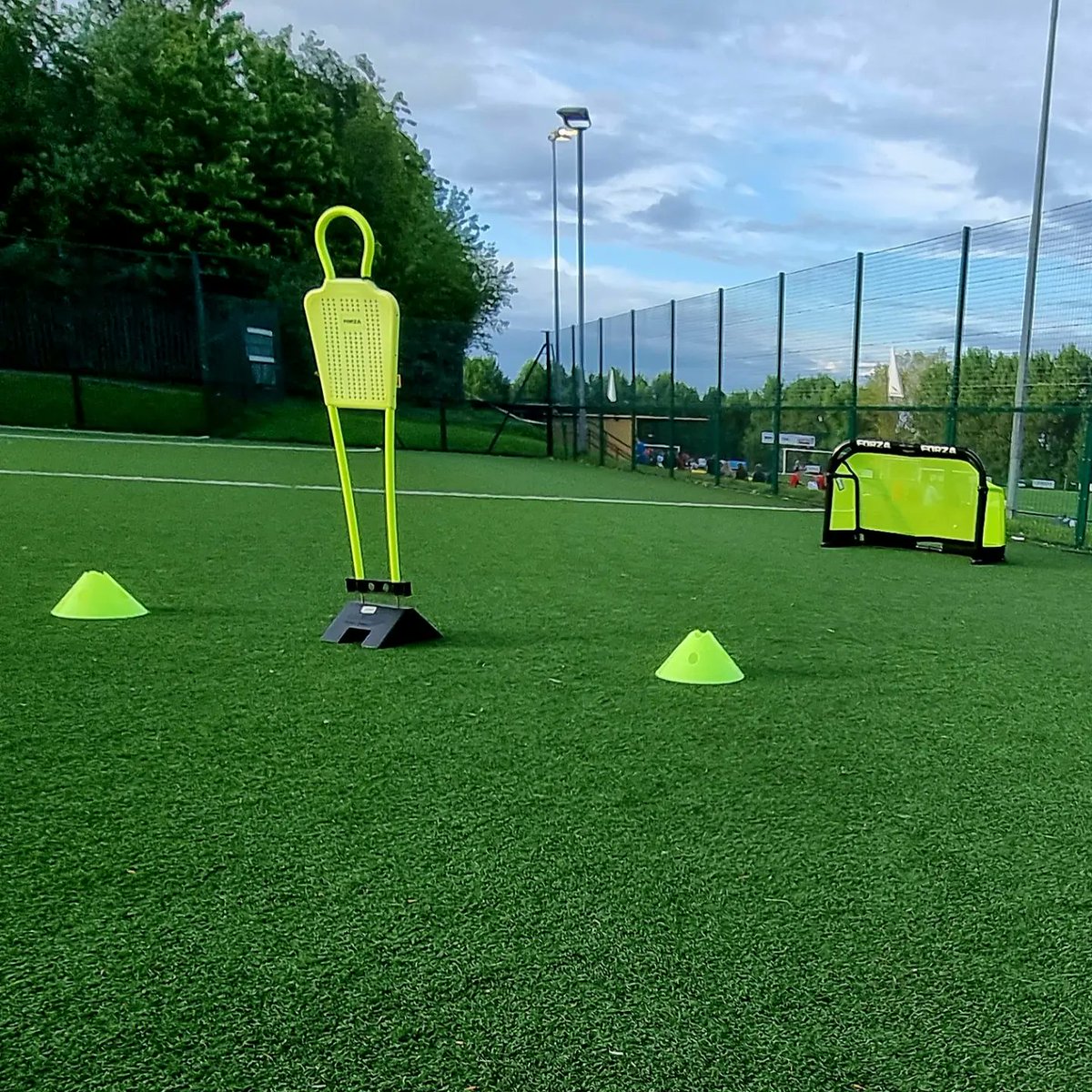 RC_Football43's tweet photo. Brilliant session last night for both RC sessions 

Based on movement, taking a touch &amp; no panic finishes 

Well done to Harry &amp; Max for this weeks TOTW 
🖤💛⚽️ https://t.co/HzSIARhmqM