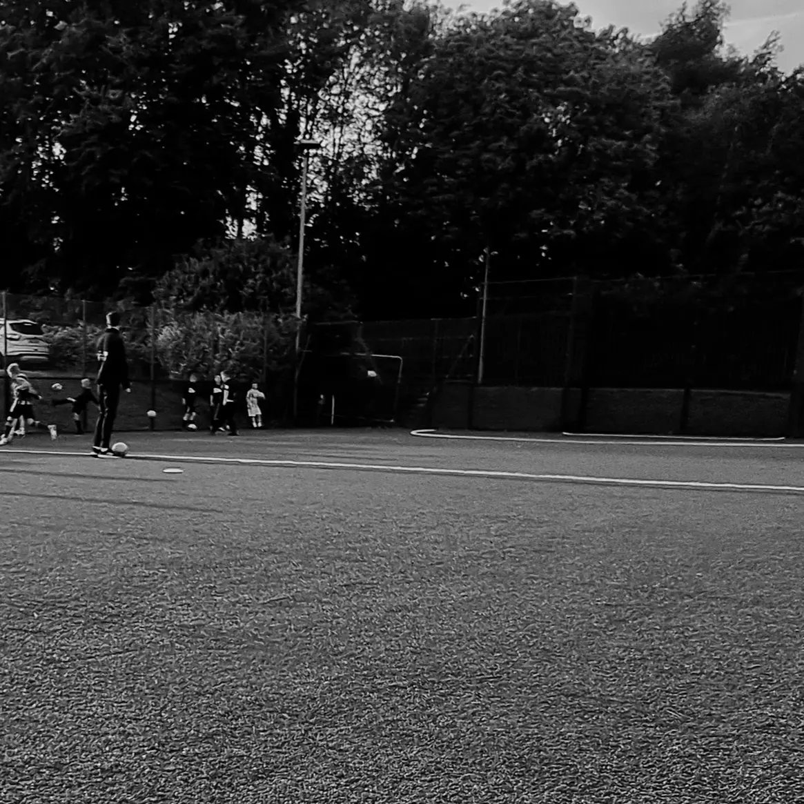 RC_Football43's tweet photo. Brilliant session last night for both RC sessions 

Based on movement, taking a touch &amp; no panic finishes 

Well done to Harry &amp; Max for this weeks TOTW 
🖤💛⚽️ https://t.co/HzSIARhmqM