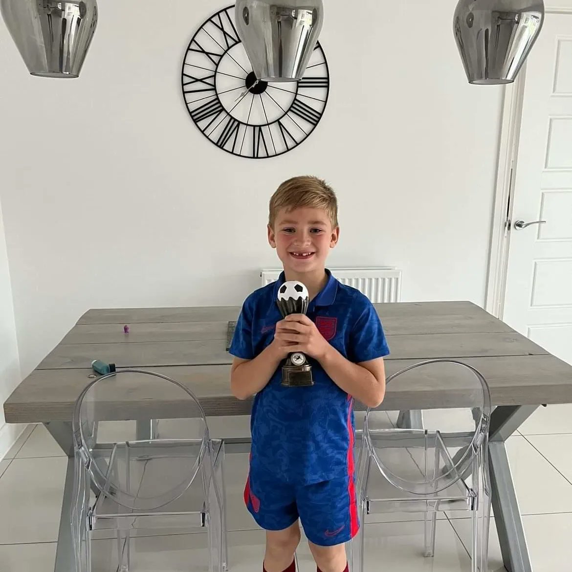RC_Football43's tweet photo. Brilliant session last night for both RC sessions 

Based on movement, taking a touch &amp; no panic finishes 

Well done to Harry &amp; Max for this weeks TOTW 
🖤💛⚽️ https://t.co/HzSIARhmqM