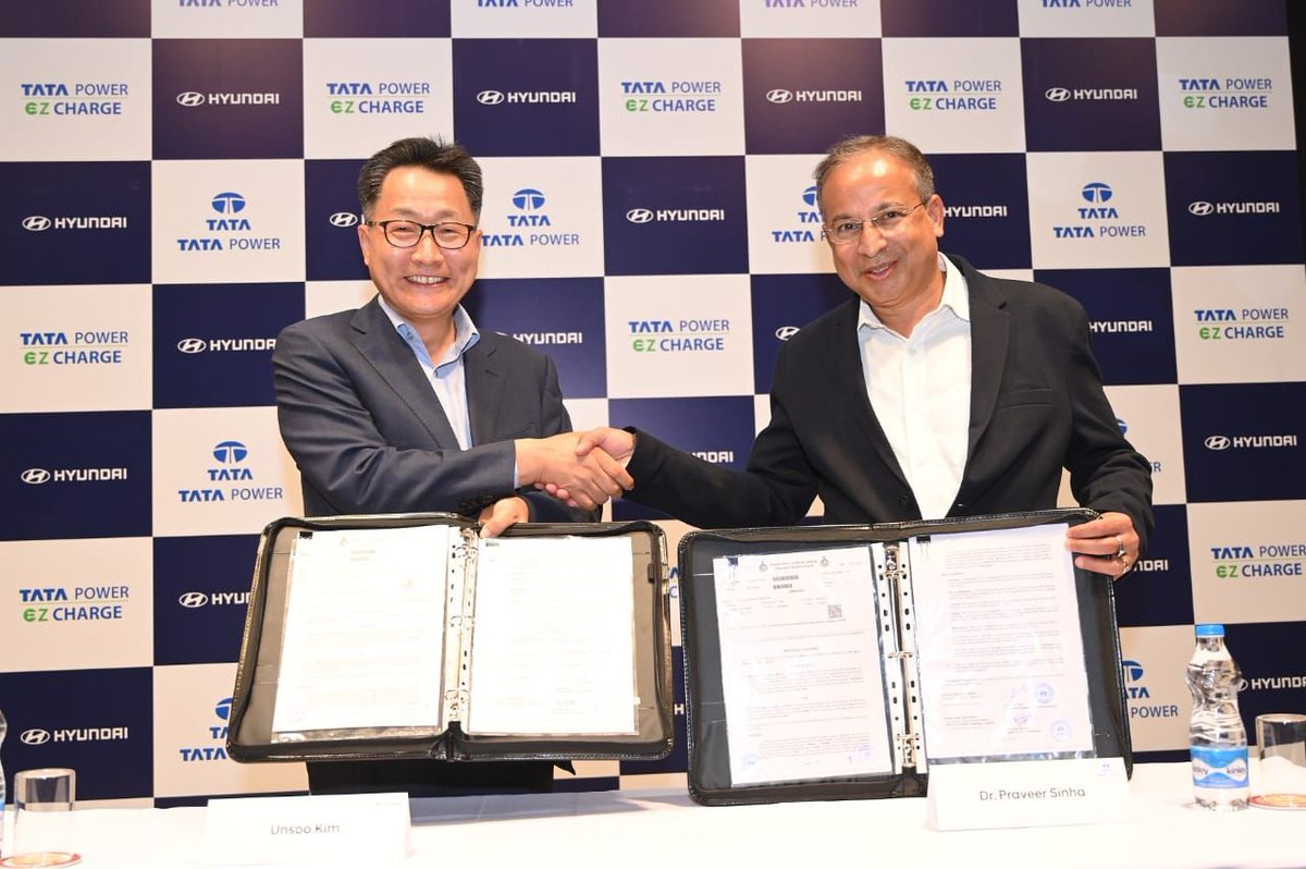 News ➡️ @HyundaiIndia and @TataPower announce a strategic partnership to develop EV charging network in India; plan to install DC 60kW fast chargers across 34 Hyundai EV dealer locations. Tata Power will also supply end-to-end home charging solutions for Hyundai EV customers.