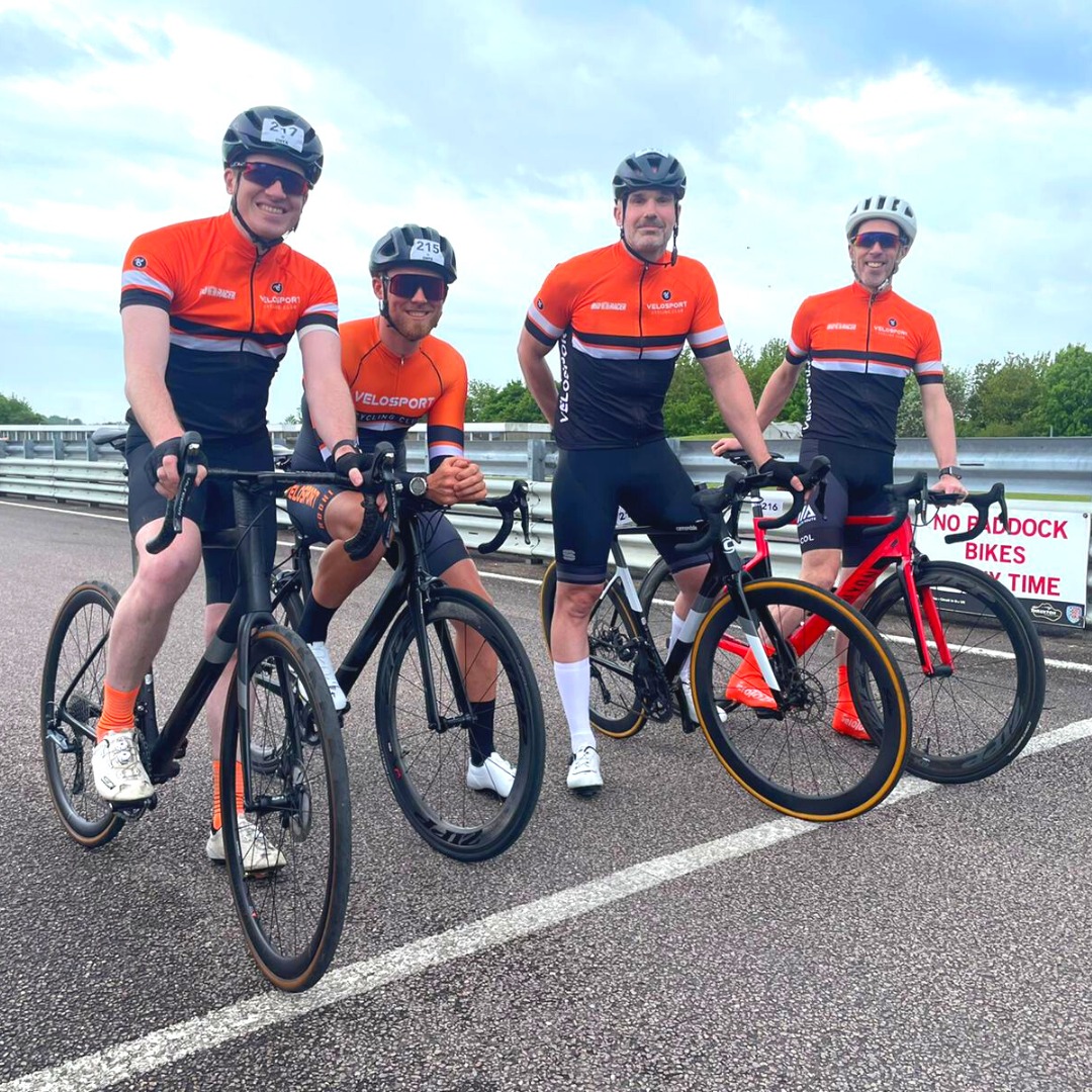 A strong performance by all at the 'Onyx TTT' over at Thruxton race circuit on Sunday. A few quality laps and a respectable finish saw us sneak into top half of the table for the club teams. Good fun event, thank you to Onyx for putting on the event.