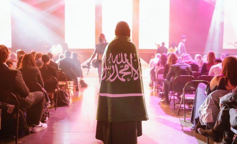 M0hrah's tweet photo. بمثلكم نفخر 

كان من الممكن لتلك الافكار ان تندثر لولا الله ثم :
وطن داعم طموح مؤمن
مؤسسات مُمكّنة تؤمن بقضيتها
عائلات محفزة لابناءها

اياك وان تحقّر فِكر مهما كان صغيراً 
واياك وان تحتقر فِكرة مهما كانت تافهة برأيك 

قل خيراً او اصمت

#آيسف_2022 

واخيرا شكرا @mawhiba https://t.co/JARZ2otXzb