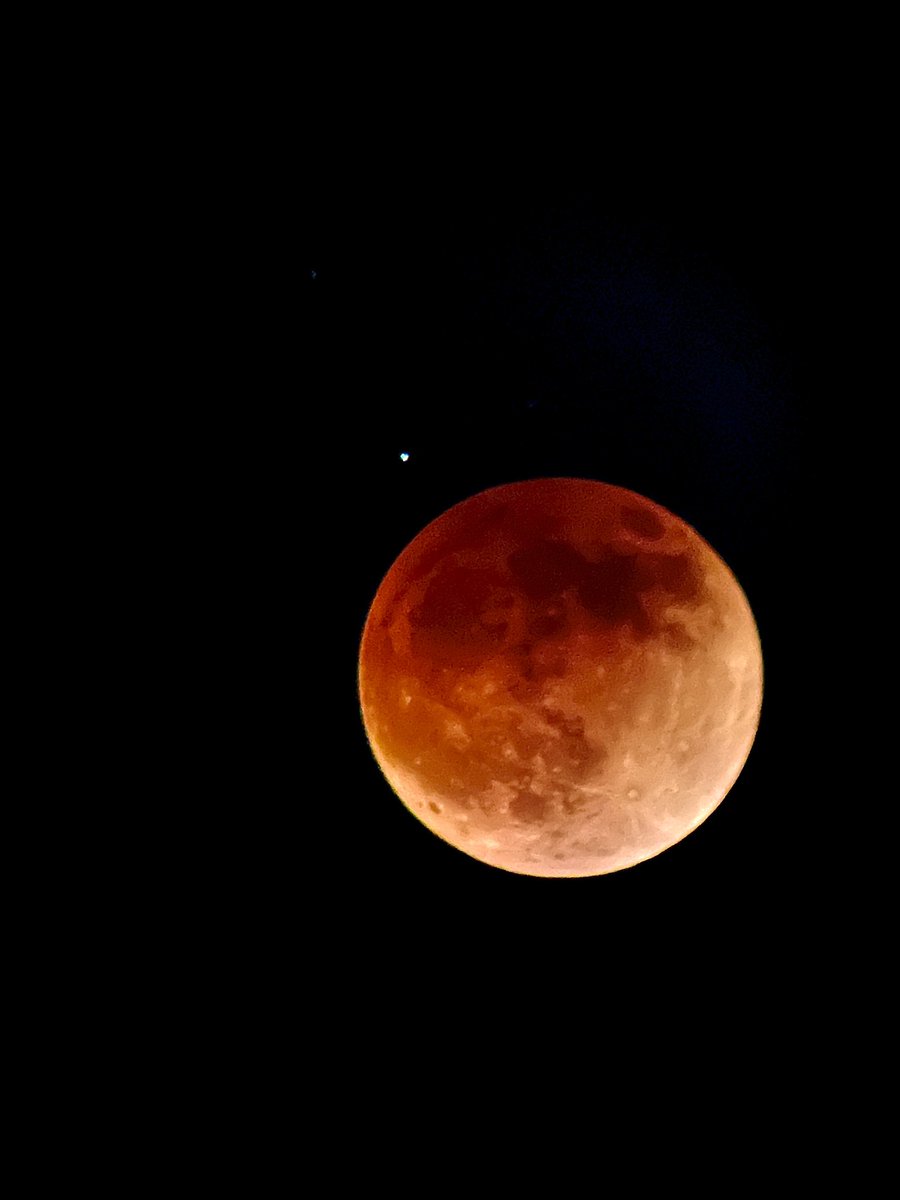 mrcpartin's tweet photo. Was a good night for viewing the eclipse. https://t.co/Bfdc64pXly