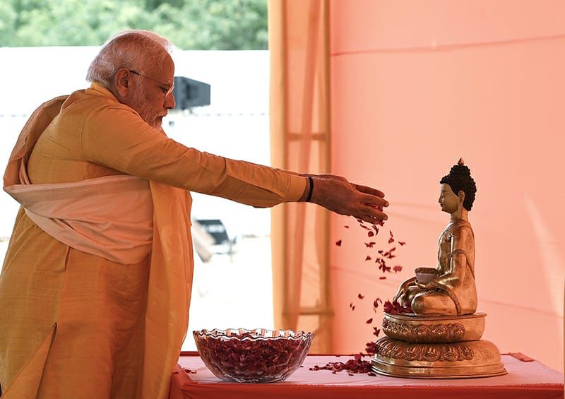 pankajj_das's tweet photo. भगवान बुद्ध के प्रति नेपाल-भारत दोनों ही देशों की आस्था, उनके प्रति असीम श्रद्धा, हमें एक सूत्र में जोड़ती है, एक परिवार का सदस्य बनाती है - @narendramodi
#ModiLumbiniVisit #ModiInNepal #BuddhaPurnima https://t.co/GKP0KNmLcK