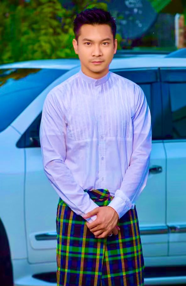 q6bJP55RAACR1Tp's tweet photo. သားနဲ့မေမေက မြန်မာဆန်မှသဘောကျတာလား...💞💞💞 https://t.co/bx4zZXD9oF