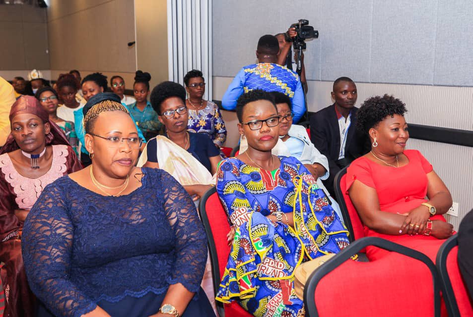 nancymutoni's tweet photo. Je salue l'engagement de SE la Première Dame du #Burundi en faveur de la santé et du développement des femmes. Une excellente émission spéciale a été animée hier à Bujumbura sous le thème "Ensemble pour briser les tabous en faveur de la bonne gestion de l'hygiène menstruelle" https://t.co/G5wfYoqanG