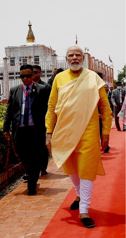 KasamJikani's tweet photo. “देखो देखो कौन आया- हिंदुस्तान का शेर आया”
#ModiInNepal #PMModi @narendramodi
@BJP4Gujarat @CRPaatil @sanghaviharsh @Bittu2Fanii @beingarun28 @rajeshchudasma @MansinghP_BJP @raghubhaiahir @dr_vaghasia @DrRavinaBjp @drpradyuman01 @yogeshdholakia @gohil_joshi @Deepikasardava https://t.co/PV2MKxPjfM