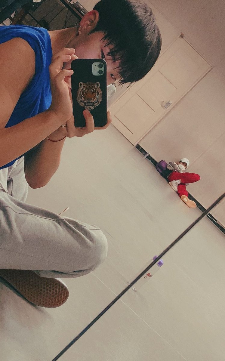kimshichiho's tweet photo. let’s find our own lenses together 

#CSD #SEVENTEEN #CaratSelcaDay #HOSHI https://t.co/2KXrdoZd5m