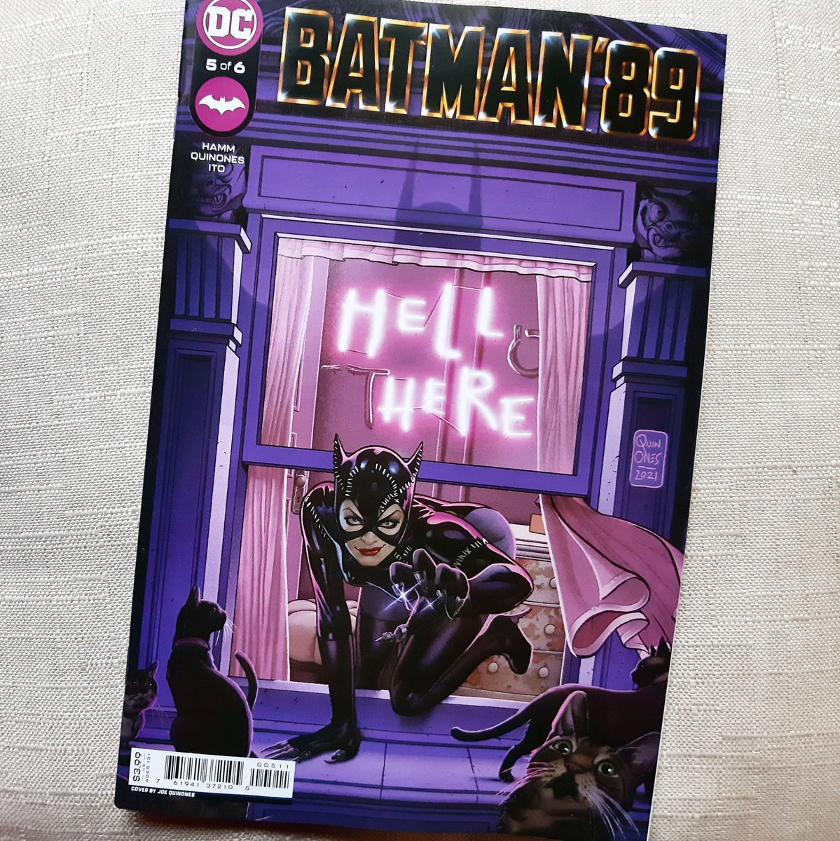EmjayMj2's tweet photo. HeLL HeRe 🖤
#Batman89 #SelinaKyle #Batman #JoeQuinones #SamHamm #MichellePfeiffer #TimBurton #MichaelKeaton #DC #DCComics #WarnerBros #Gotham #JusticeLeague 🐈‍⬛🐈 https://t.co/DSWXWiii9U