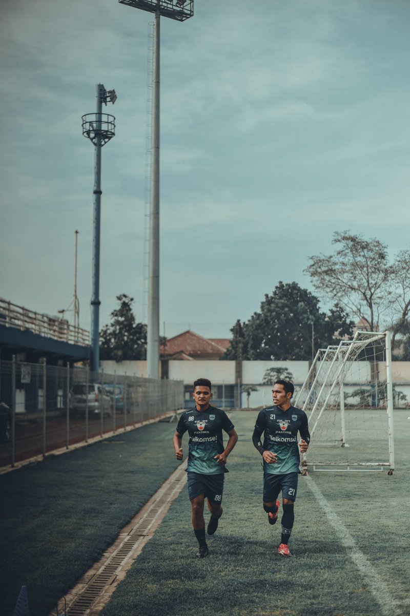 Hari pertama latihan di musim yg baru 🐯💪🏾 <a href="/persib/">PERSIB</a>