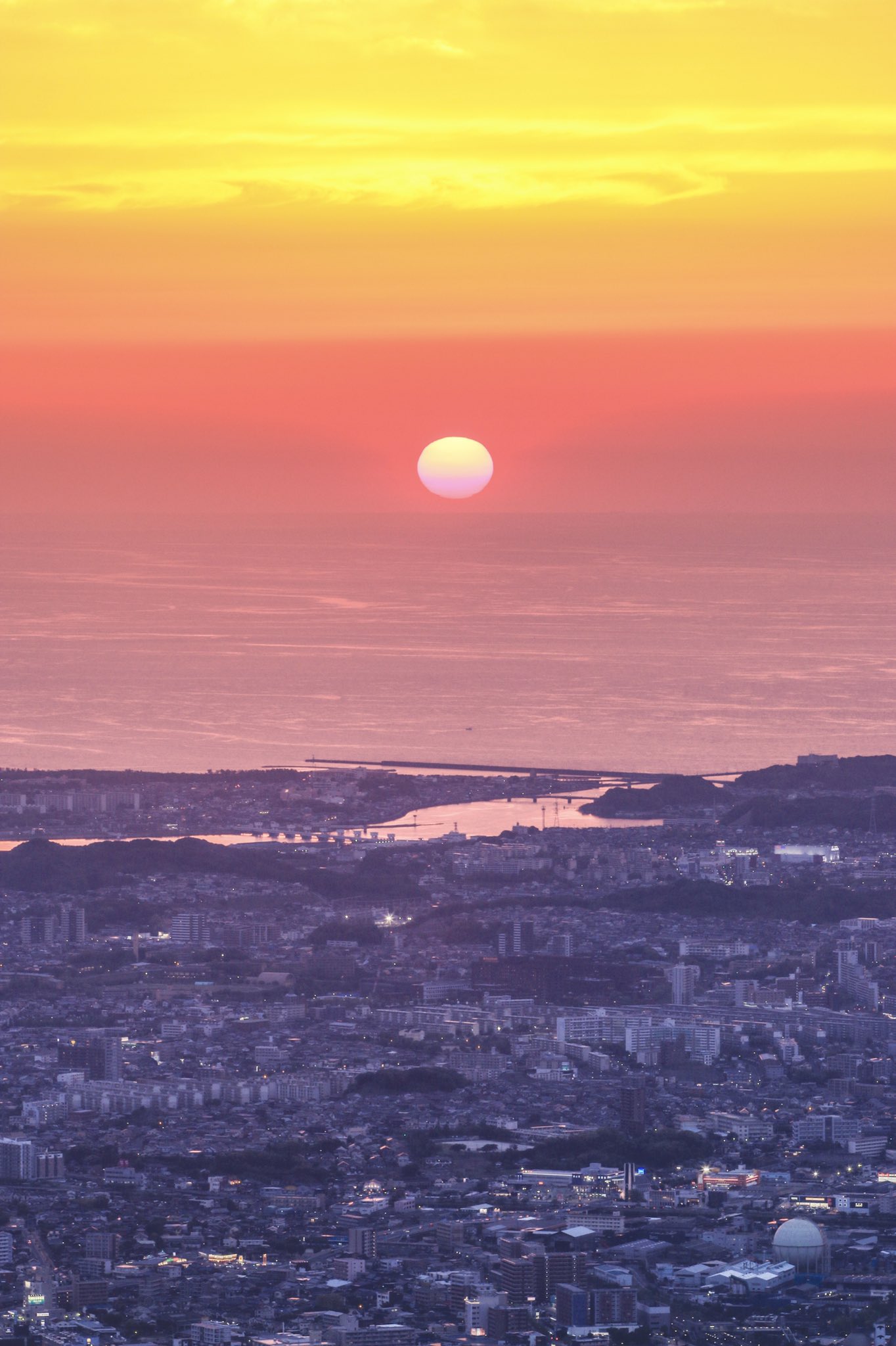 Koki Yoshida Photo 夕日 皿倉山 カメラ好きな人と繋がりたい ファインダー越しの私の世界 写真好きな人と繋がりたい 福岡県 絶景 沈む夕日 T Co Ceundbbezx Twitter