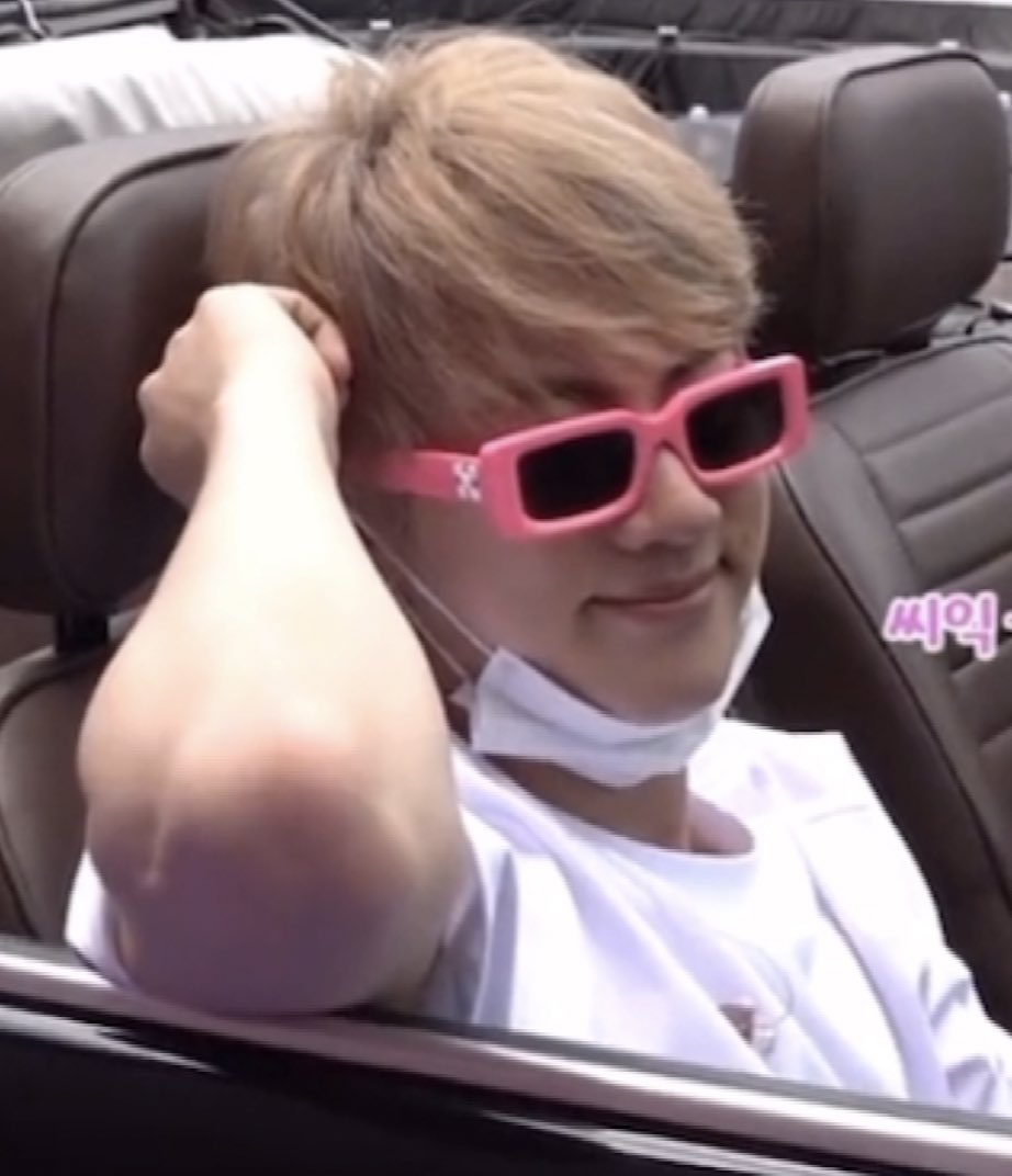 seokieats's tweet photo. IT IS HIM https://t.co/0wbhtJoJzd