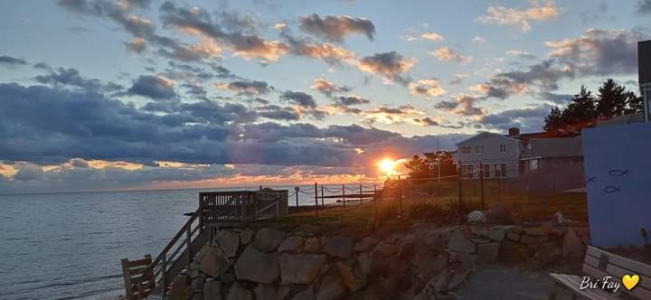 bri_fay4's tweet photo. Cape cod can be such a beautiful place. Hi I'm bree! I'm a beginner photographer so please bear with me! I'm still learning and practicing but I hope you all like what I share 💛 https://t.co/eYc0VgrNiT