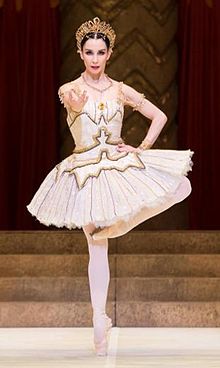El 17 de mayo de 1974 nació en Canadá la bailarina española, Tamara Rojo. Alumna de Victor Ullate, bailó en el English National Ballet, Royal Ballet...Directora del English National Ballet. En 2022 directora del Ballet de San Francisco. Premio Príncipe de Asturias. <a href="/Danzapuntoes/">Danza.es - INAEM</a>