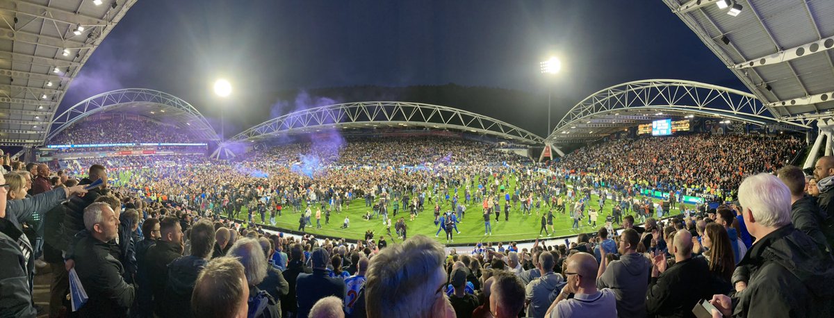 What a night <a href="/htafc/">Huddersfield Town</a> 🔵⚪️🔵⚪️🔵