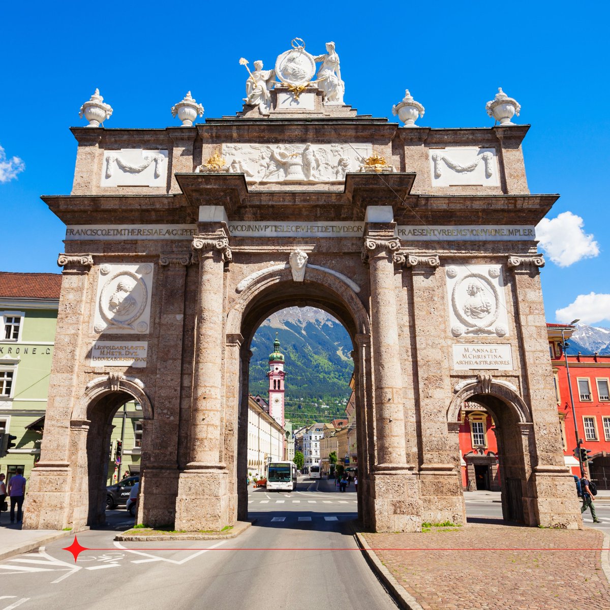 VisitAustriaEs's tweet photo. 📍 El Arco de Triunfo de #Innsbruck, o #Triumphpforte, se acabó en 1765. Se considera como uno de los hitos más reconocibles de la ciudad. https://t.co/koxD1E9KGs