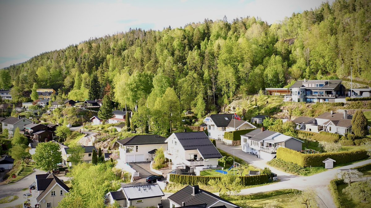 🇳🇴🇺🇦 Hipp Hipp HURRA 🇺🇦🇳🇴 #BarneBarn #BrusOgIsOgPølser #17MaiTog2022 #Grilling #GodtHumør 🇳🇴 GRATULERER 🇳🇴 #EggrøreOgLaks