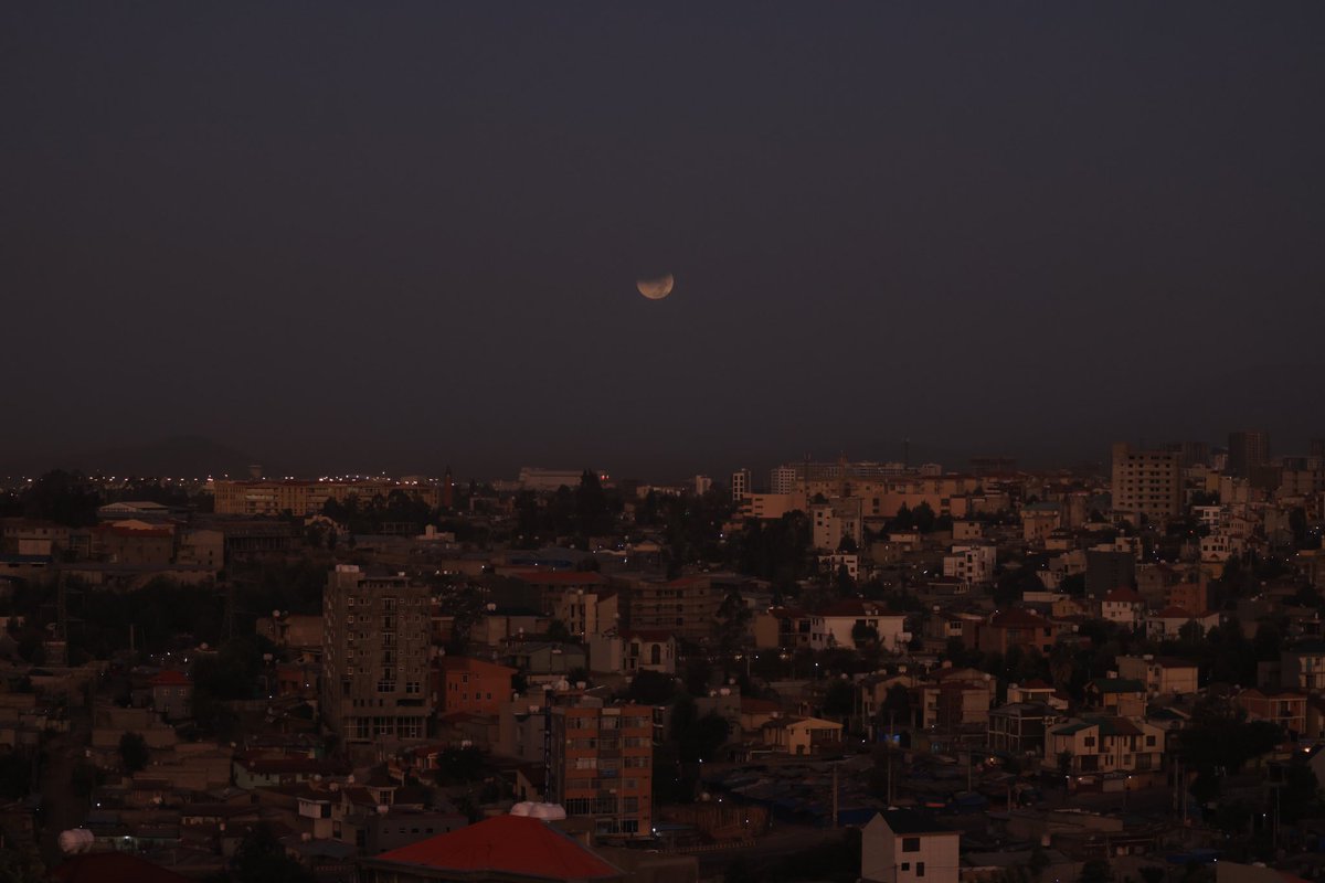 NegeriTiksa's tweet photo. The moon is seen during a lunar eclipse in Addis Ababa, Ethiopia. https://t.co/oQwQB2MFVF