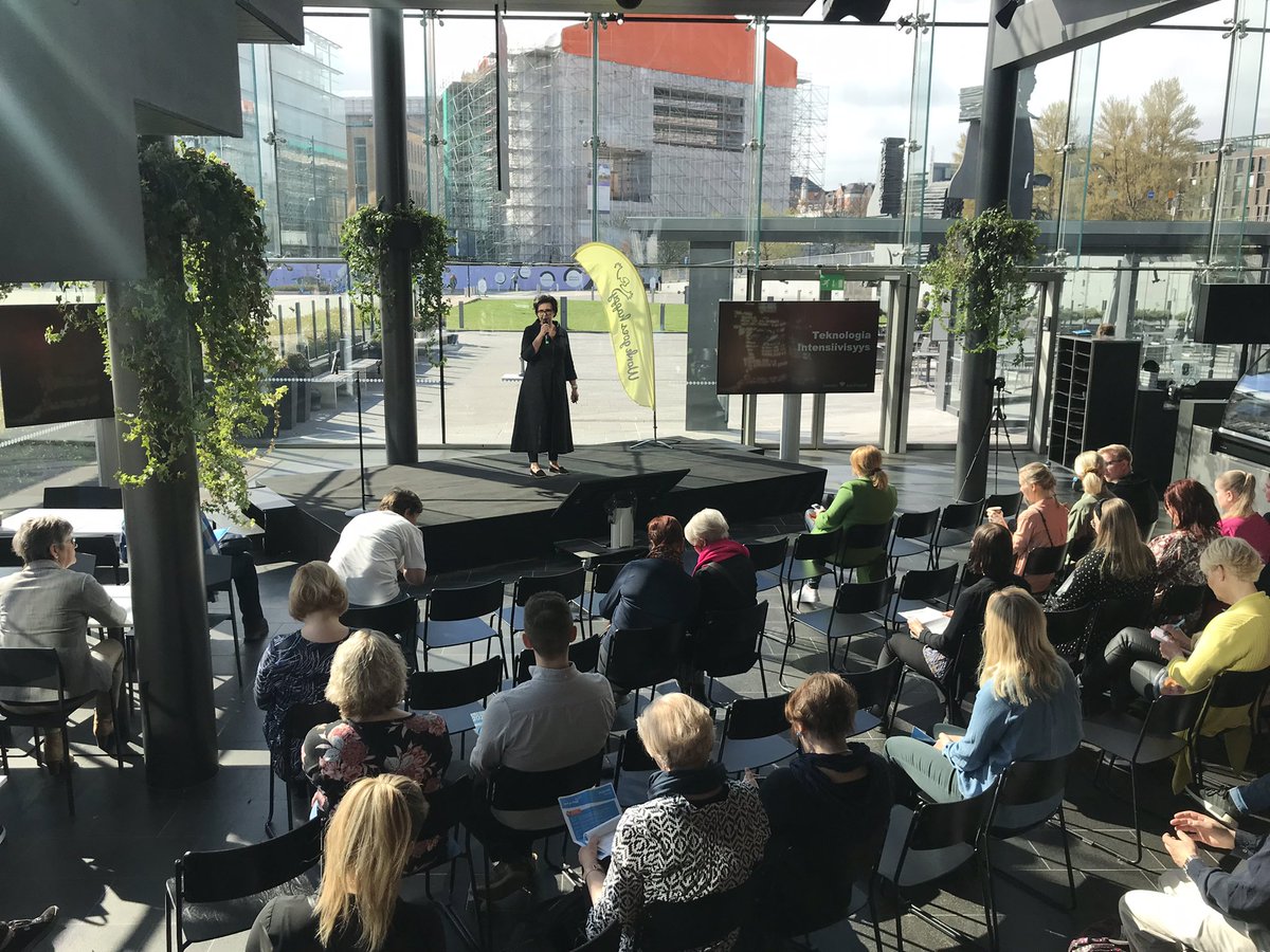SuviTiirakari's tweet photo. Onko osaajapula pula ihmisistä vai onko kyseessä osaamisvaje? #futurecv @MarikaKotola @Musiikkitalo @Sovelto #wgh2022 https://t.co/9Axke1Bfkt