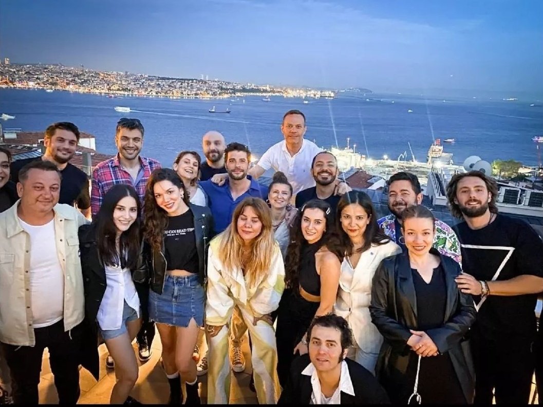 Nina🎀foreverÖzge tweet media