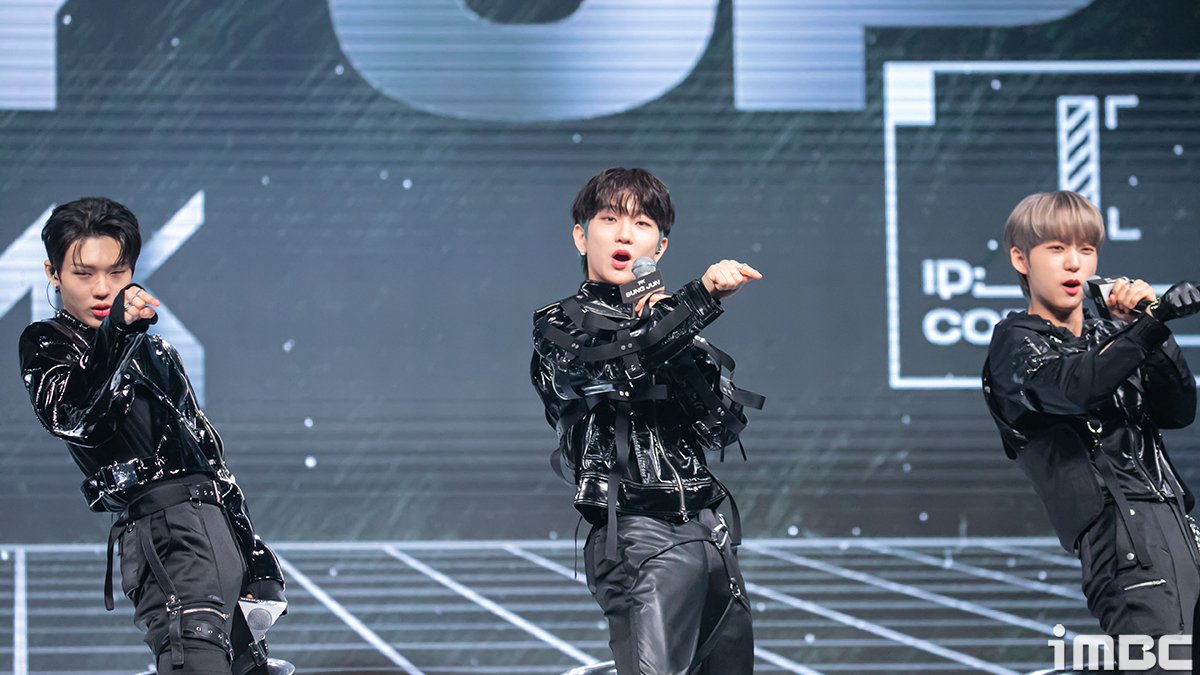[📸] Os meninos mostraram o ponto principal da coreografia de 'Move'.

©️ TNX_UPDATES

#TNX #티엔엑스 <a href="/TNX_Official/">TNX Official</a>