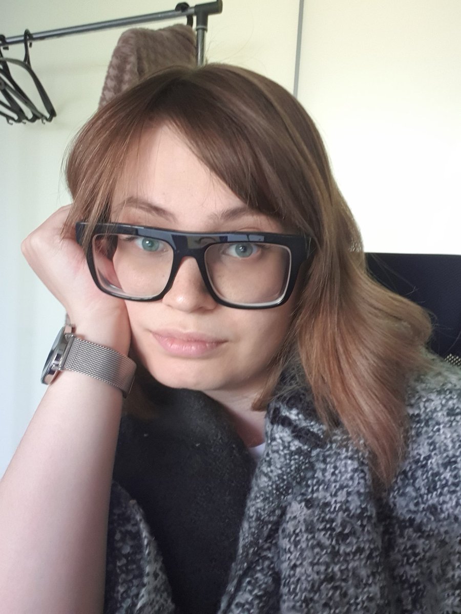 kochetkowski's tweet photo. скоро 27, пора приносить на работу плед, пушистые тапочки и таблетки от давления https://t.co/XbsCQuXiVb