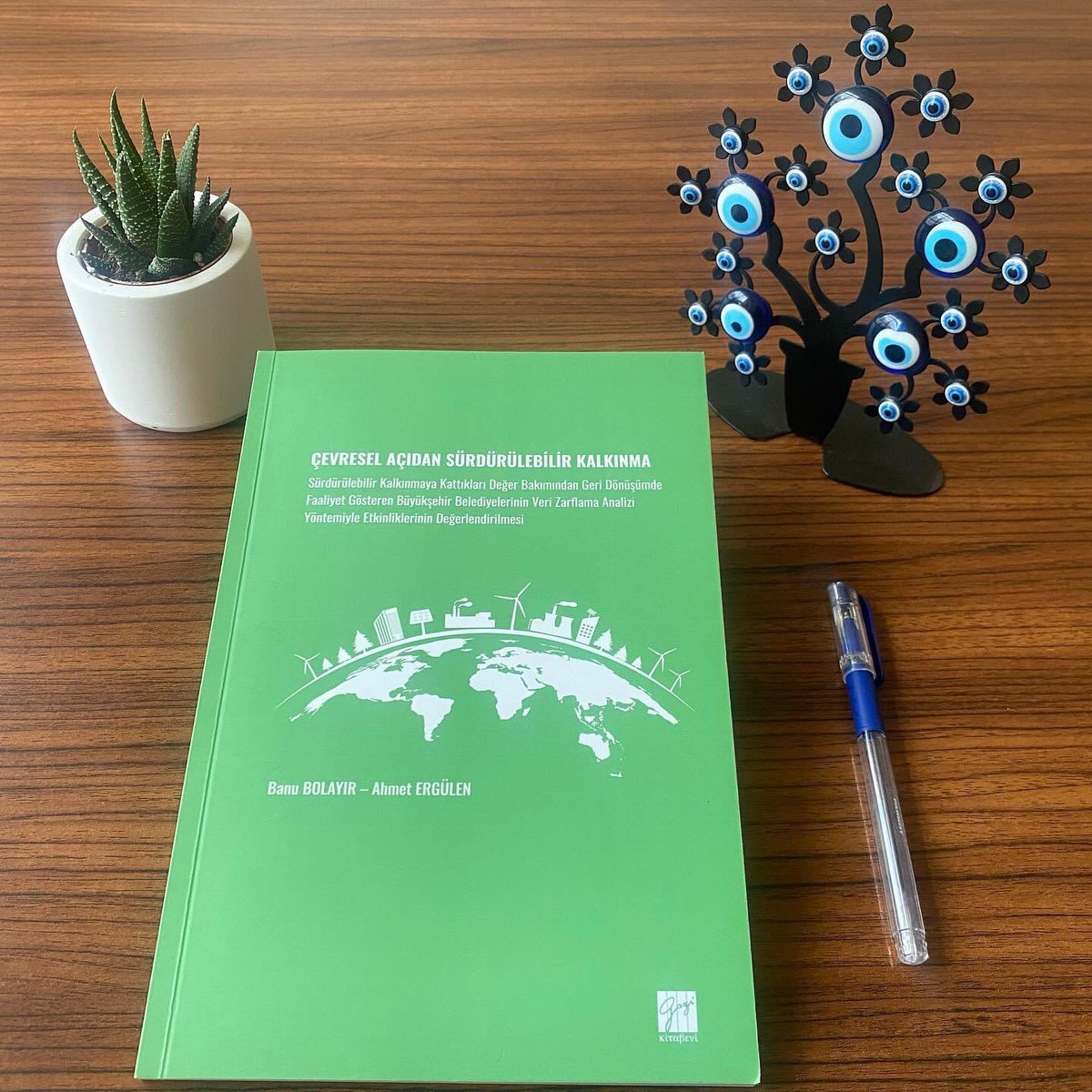 Sürdürülebilir kalkınmaya ve geri dönüşüme katkı sağlayan, yaşanılabilir bir dünya için çaba gösteren herkese sonsuz teşekkürlerimizi iletiyoruz. Kitabımızın bu alandaki çalışmalara destek olması temennisiyle…