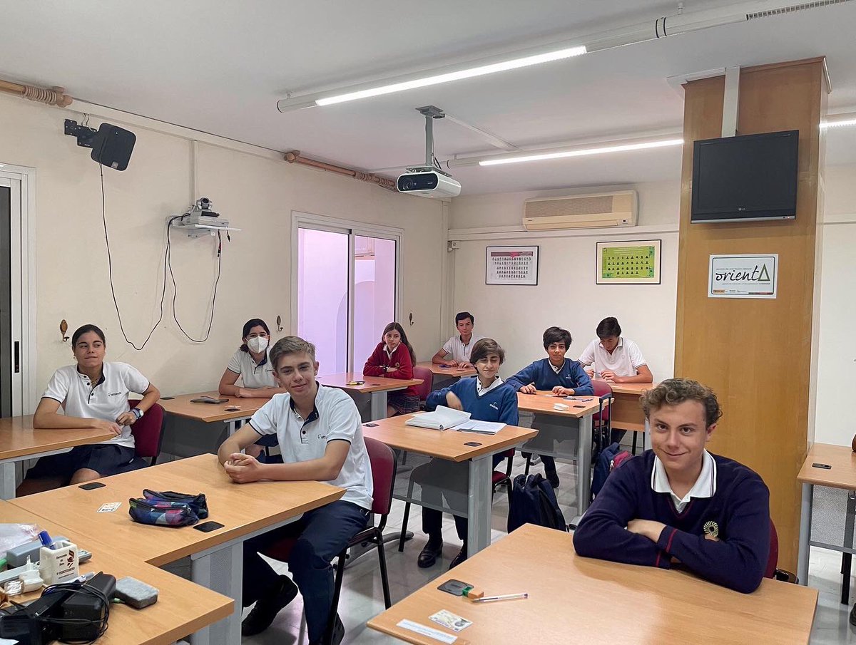 CTomillar's tweet image. Los alumnos, no solo se presentan a los exámenes de inglés de Cambridge, sino también pueden realizar los de portugués CAPLE. Optan a las certificaciones de los niveles B1, B2 y C1 del Marco Europeo de la Lengua. #portugués #CAPLE #de0a18años #tucolegioenbadajoz #trilingües