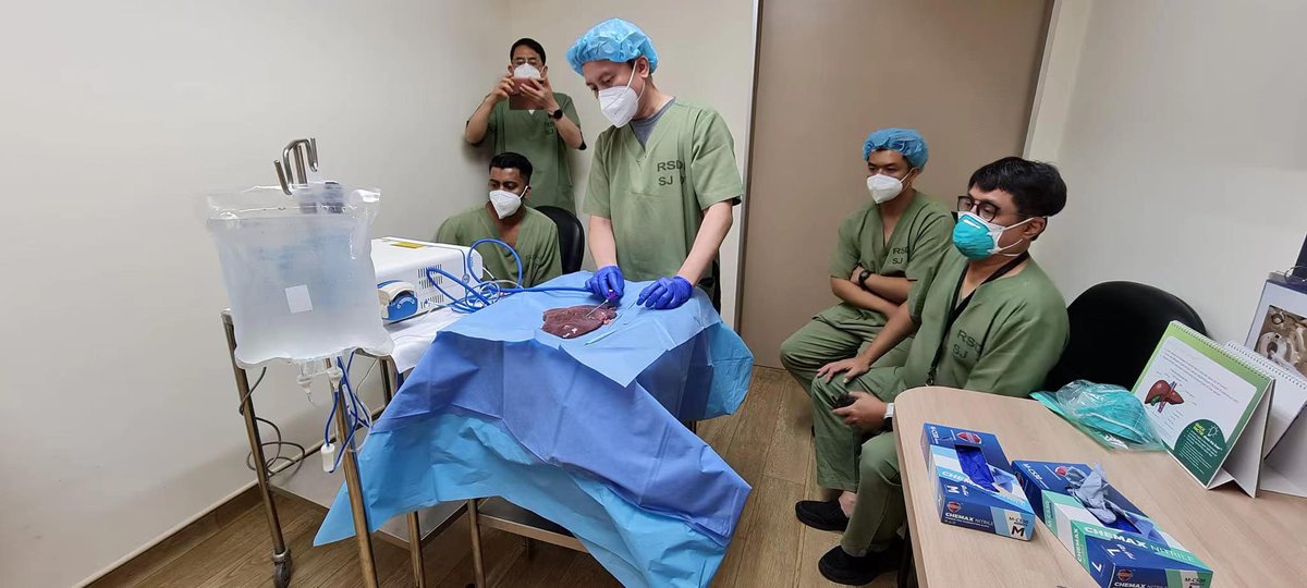 MicrowaveEco's tweet photo. #ECOnews
From 5.12 to 5.14, Dr. Jacub, Secretary General of the Indonesian Interventional Radiology Association, with another three went to the #SubangJayahospital in Malaysia to observe and learn Microwave Ablation Technology.

#ECOMicrowave #health #mwa #medicaldevice #ablation https://t.co/XUAKRb7Dga