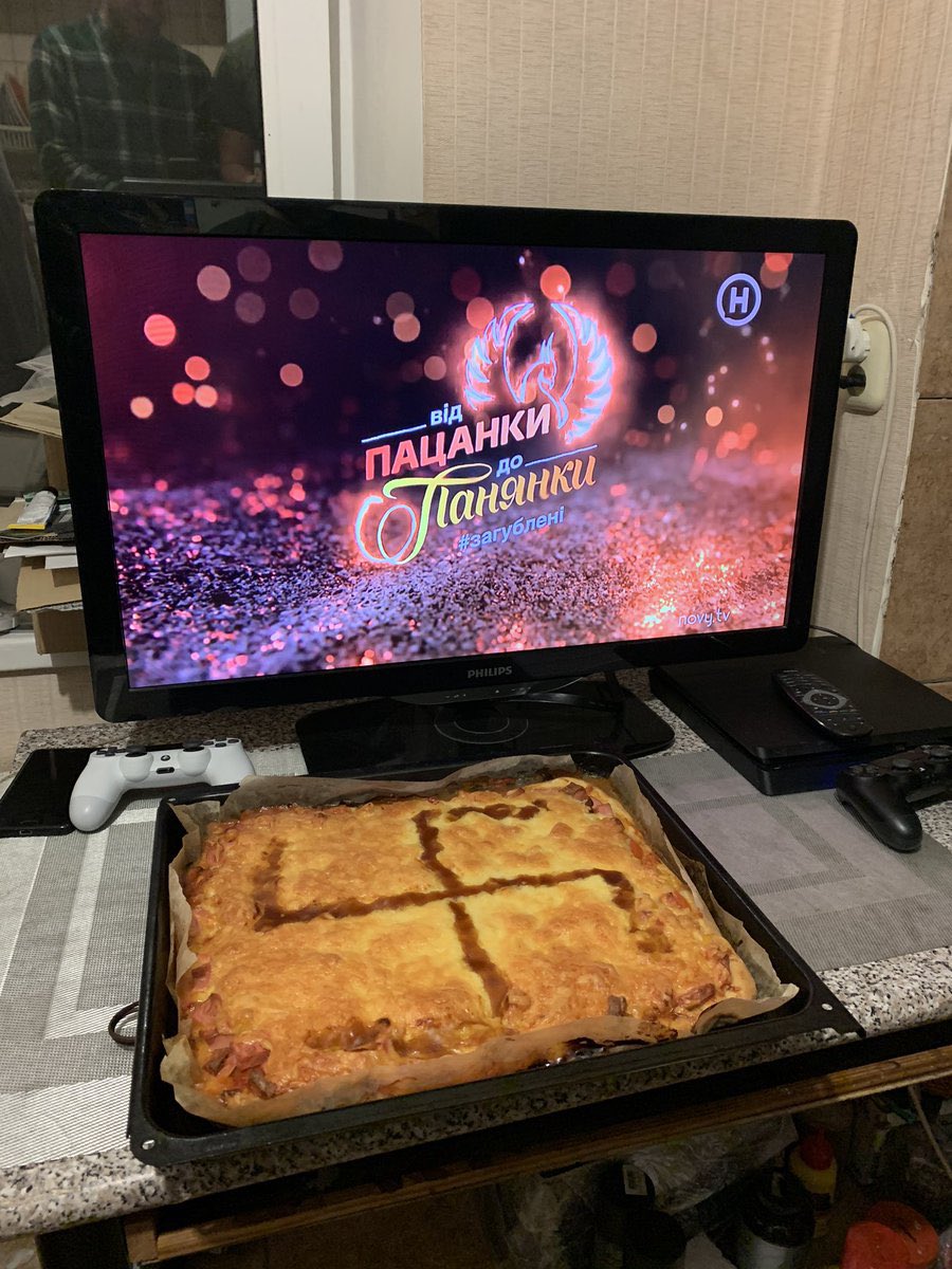 anatoliisharii's tweet photo. Dmitro Kozatsky, whose singing on Azovstal is admired by the whole world. And I like pizza and a T-shirt. https://t.co/THovVH2ch4